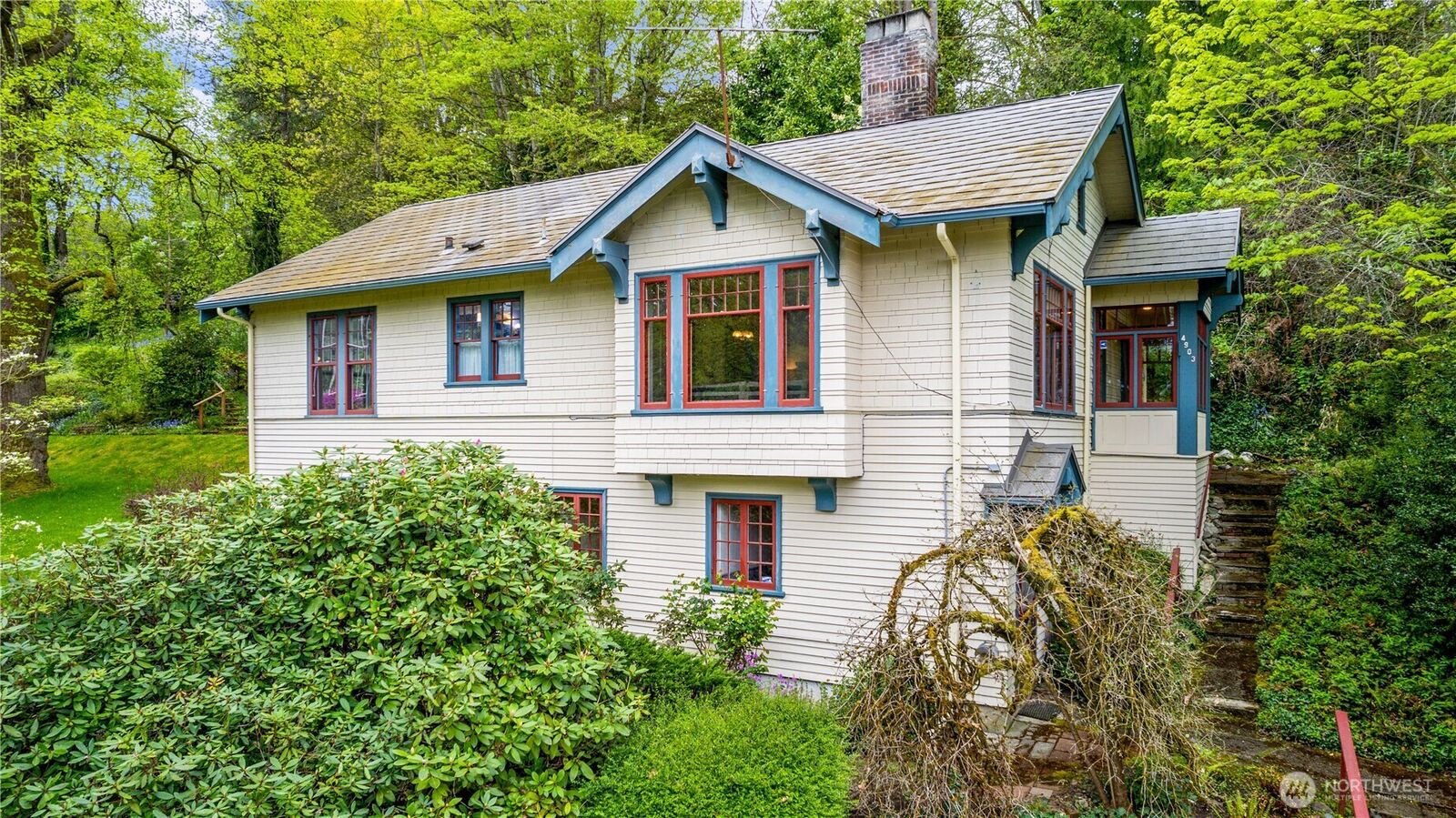 Property Photo:  4903 S 31st Avenue  WA 98108 