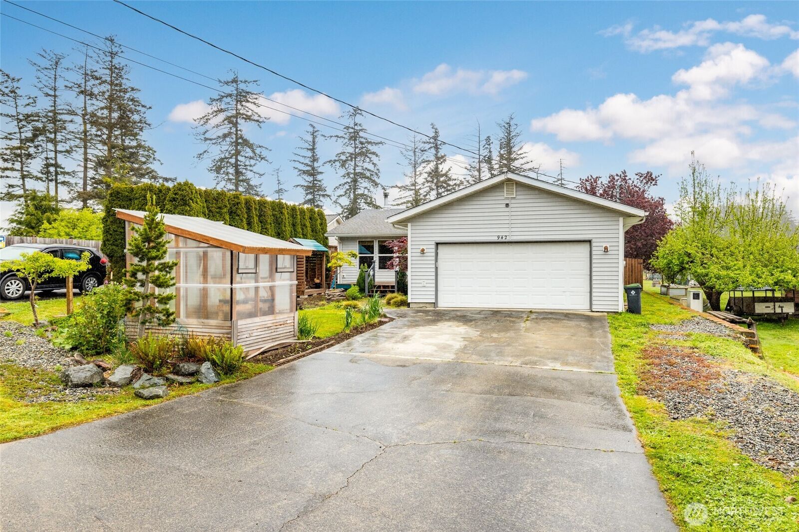 Property Photo:  942  Walker Avenue  WA 98277 