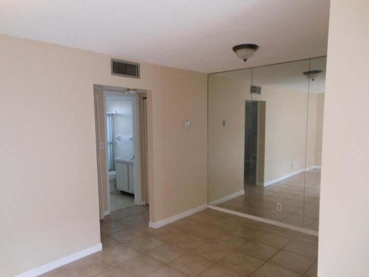 Property Photo:  205 NE 3rd Street NE 102  FL 33435 