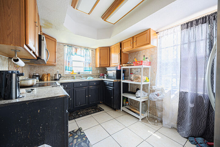 Property Photo:  1125 NW 27th Avenue  FL 33311 