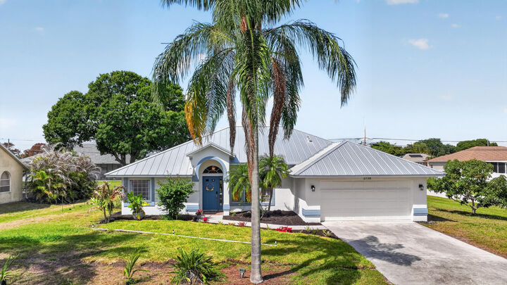 Property Photo:  2738 SW District Avenue  FL 34953 