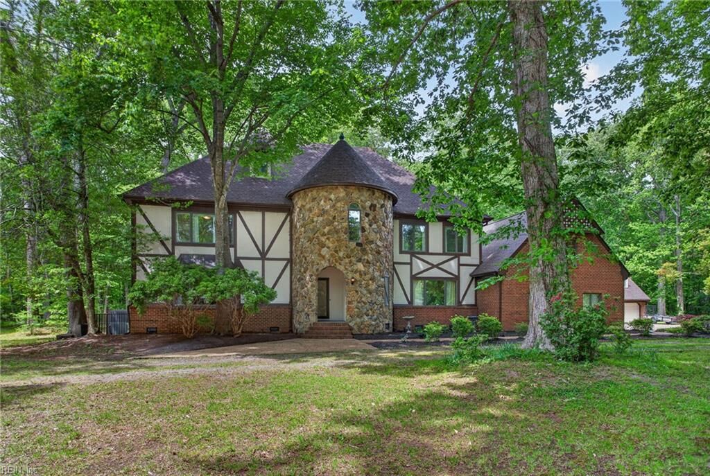 Property Photo:  521 Woodards Ford Rd  VA 23322 