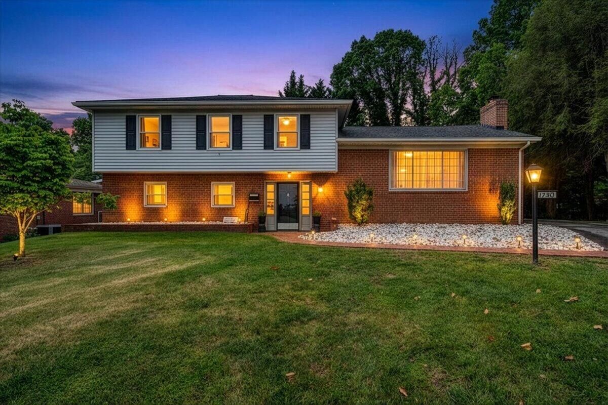 Property Photo:  1730 Wilbur Rd SW  VA 24015 