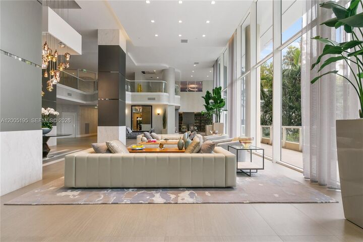 Property Photo: 21150 Point Pl Lph 2902 FL 33180