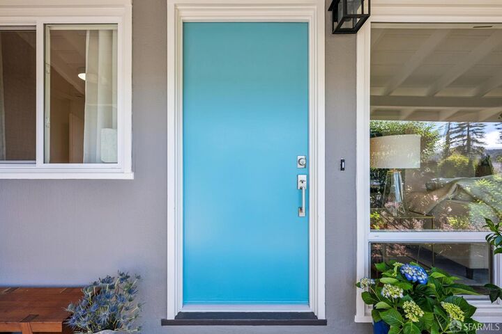 Property Photo:  809 Mosswood Lane  CA 94030 