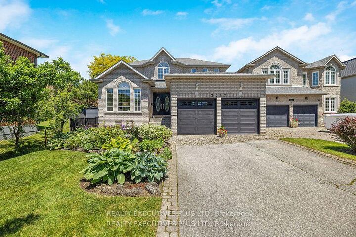 Property Photo: 2547 Morrison Avenue ON L5C 3J6