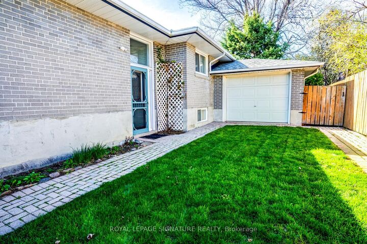 Property Photo: 15 Epsom Downs Drive ON L6T 1Y7