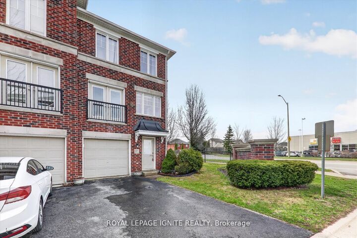 Property Photo: 571 Longworth Avenue 27 ON L1C 0H3
