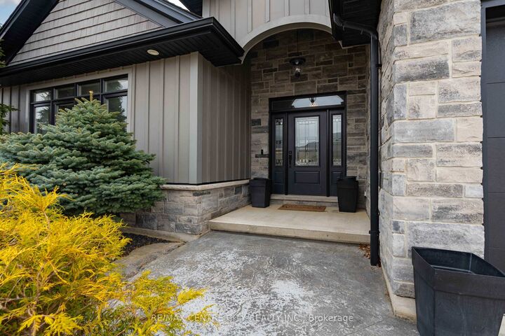 Property Photo: 21 Belmont Avenue ON N4G 5V9
