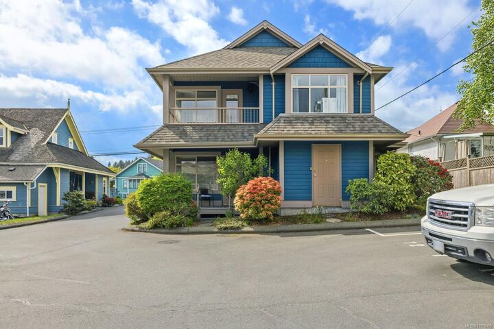 2951 Oak St #202A — photo 1
