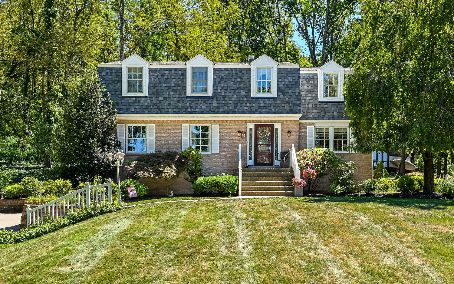Property Photo: 5160 S Carterton Drive PA 15044