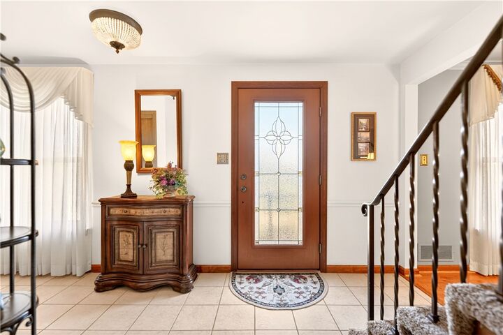 Property Photo:  1024 Surrey Woods Rd  PA 15102 