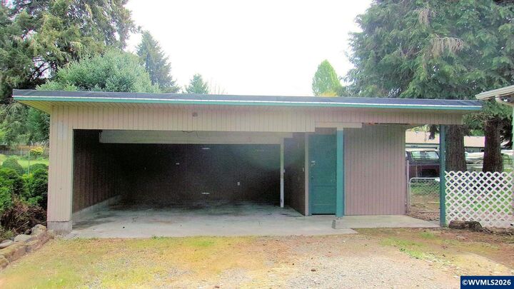 Property Photo:  944 5th St  OR 97358 