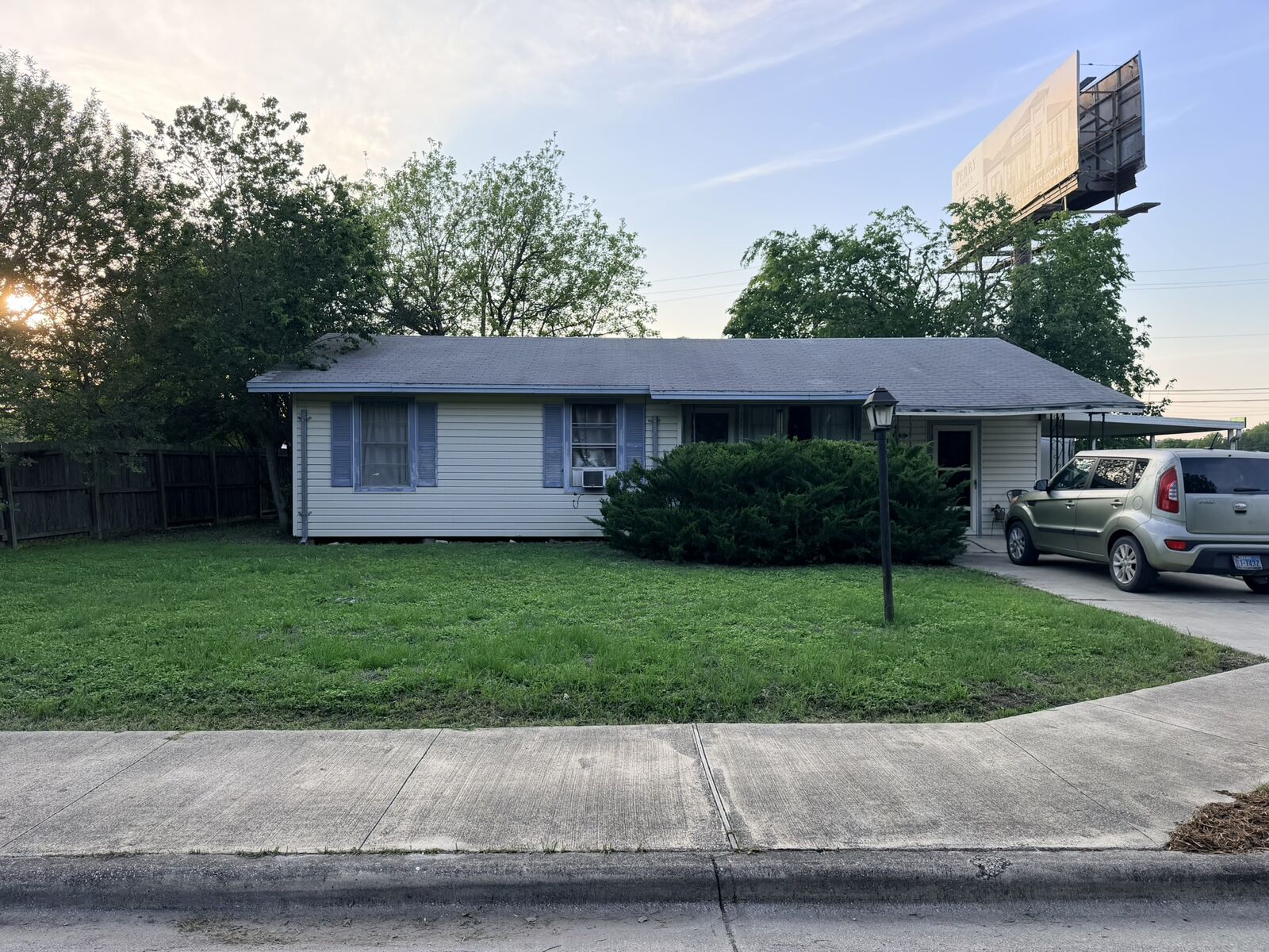 Property Photo:  512 Patricia Drive  TX 78666 