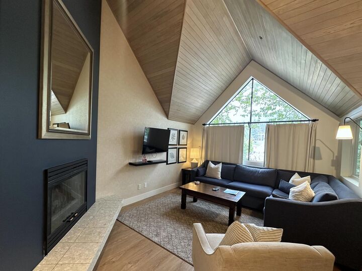 Property Photo: 4293 Mountain Square 904wk15 BC V8E 1B8