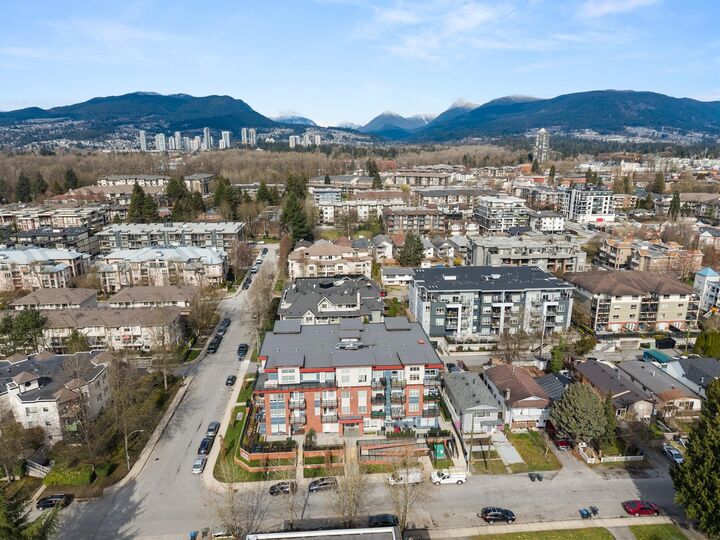 Property Photo: 2389 Hawthorne Avenue 206 BC V3C 0T2