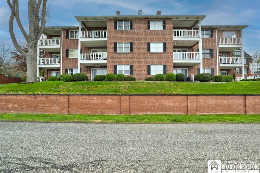 Property Photo:  6 W Terrace Avenue 6  NY 14750 