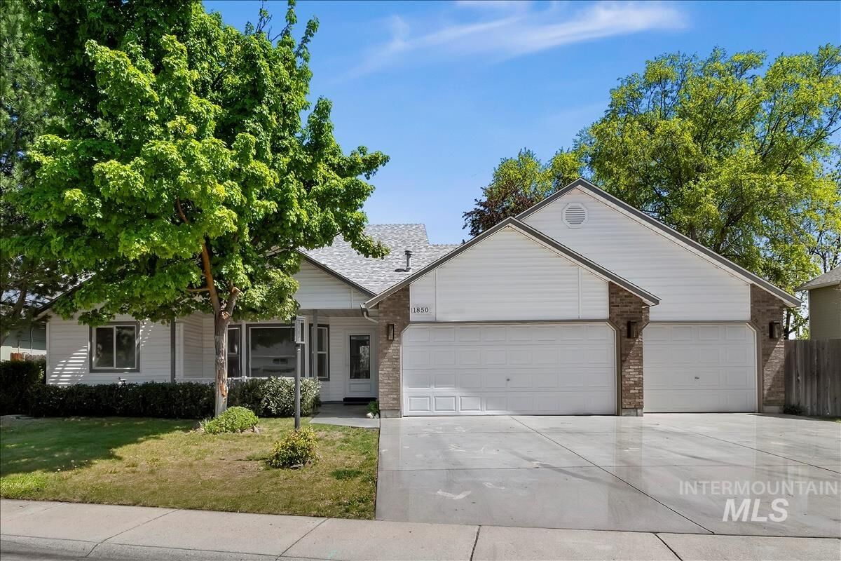 Property Photo:  1850 N Heath  ID 83713 