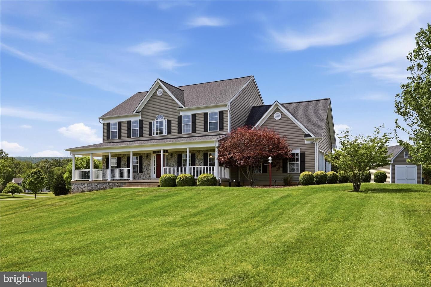 Property Photo: 16205 Jonella Farm Drive VA 20132