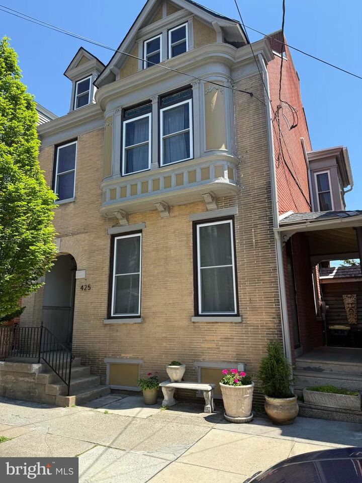 Property Photo:  425 N Queen Street  PA 17603 
