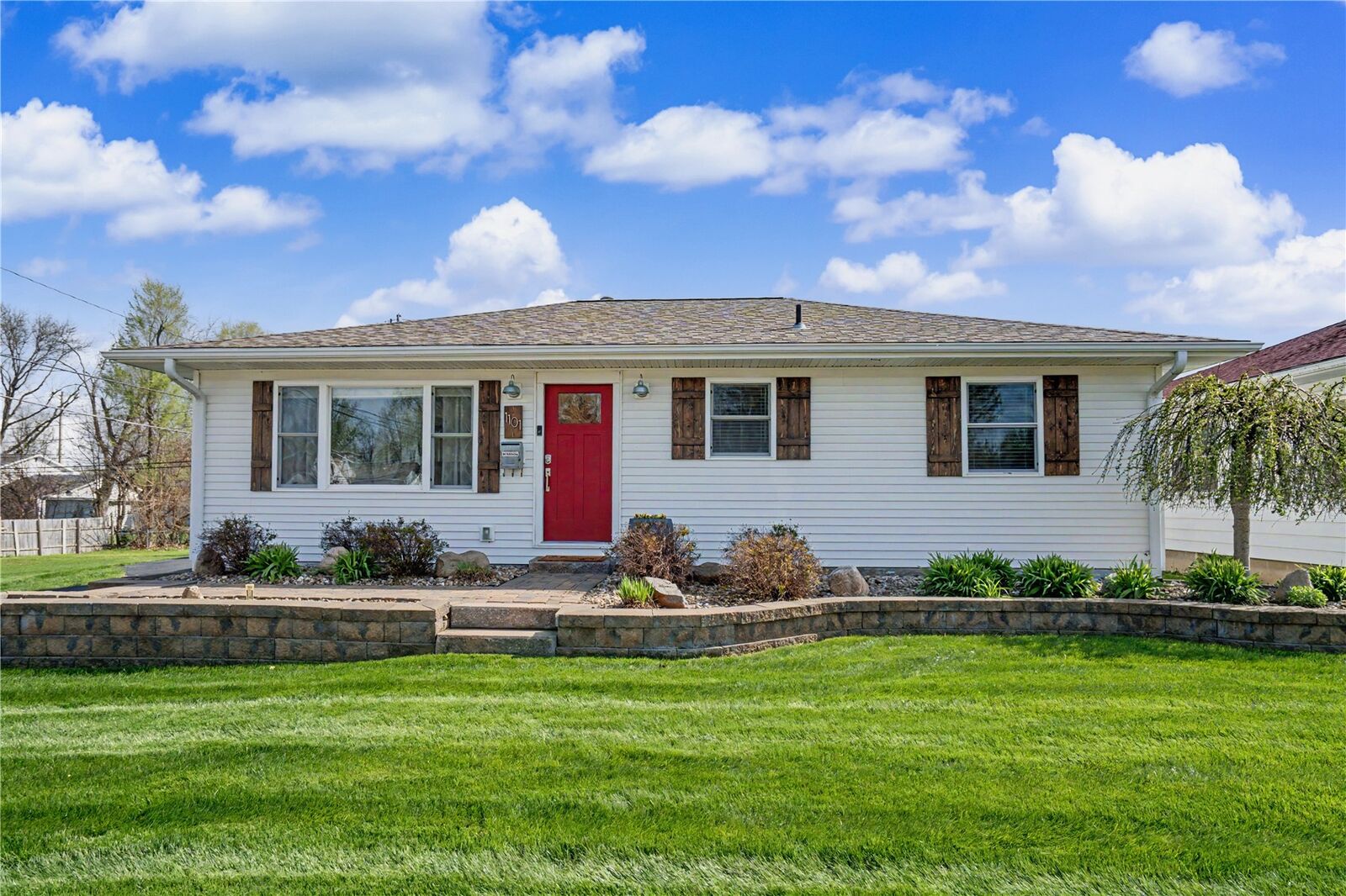 Property Photo:  1101 Staub Court NE  IA 52402 