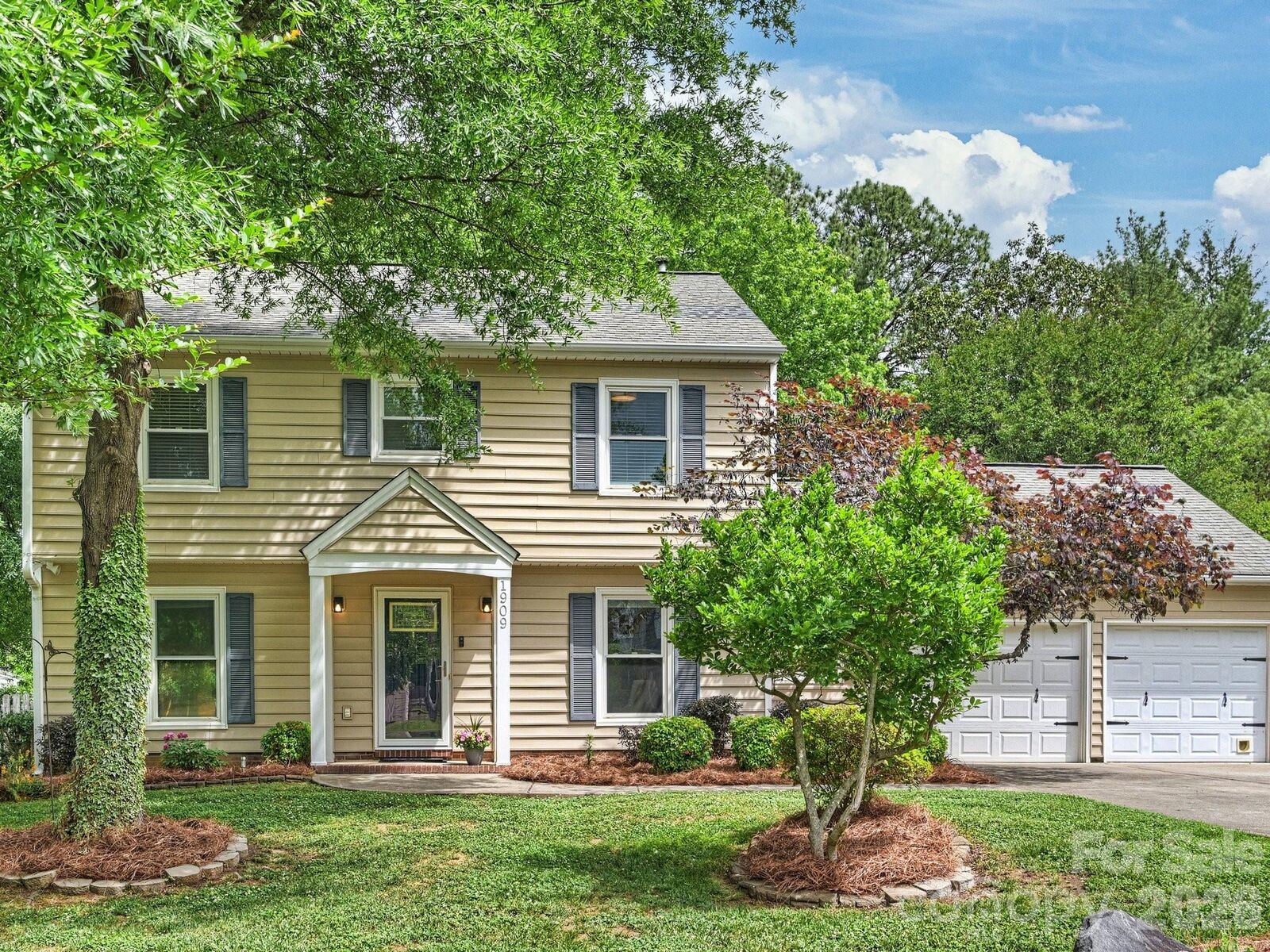 Property Photo:  1909 Lawton Bluff Road  NC 28226 