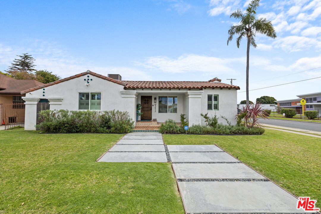 Property Photo:  9232 S 8th Ave  CA 90305 
