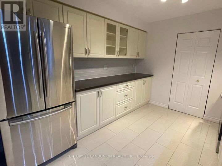 Property Photo: 30 Greenfield Avenue 1708 ON M2N 6N3