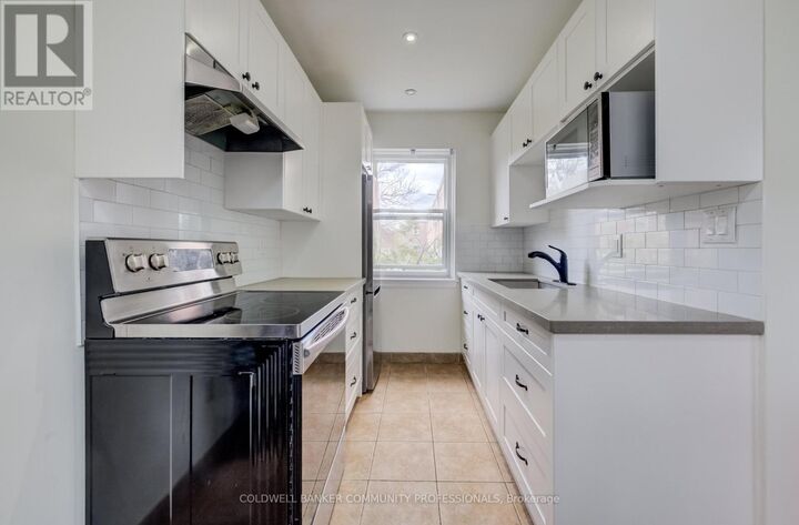 Property Photo:  137 Emerald Street South  ON L8N 2V4 