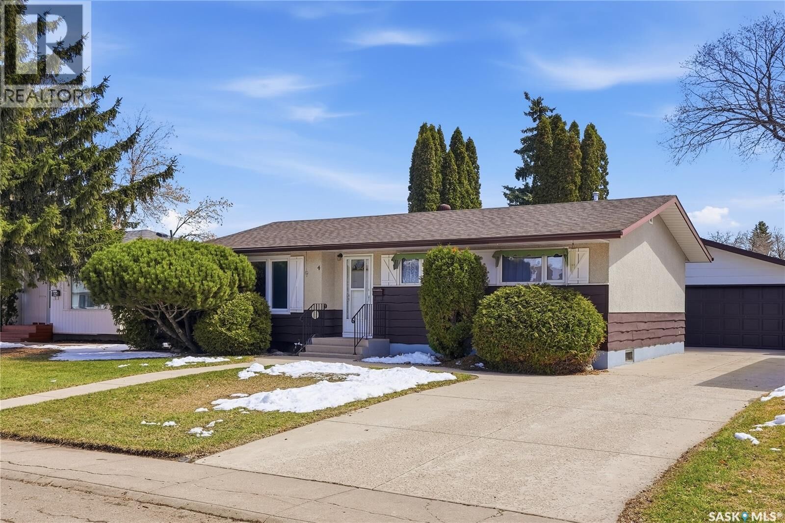 Property Photo:  4 Malta Crescent  SK S7L 3W1 