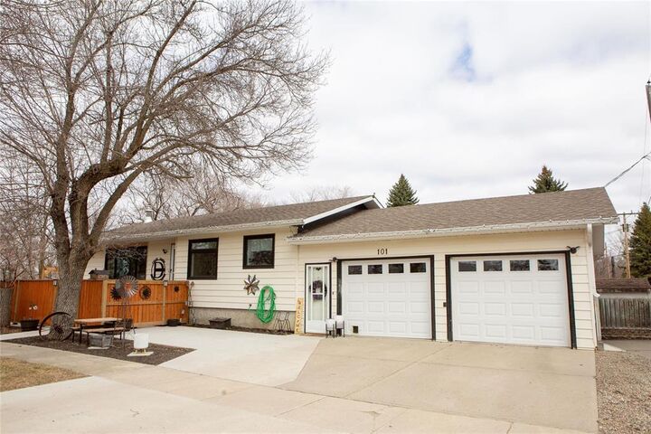 Property Photo:  101 4th Avenue West  MB R0K 2C0 