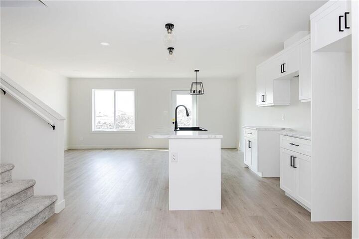 Property Photo:  75 Kootenay Way  MB R5G 2Y1 