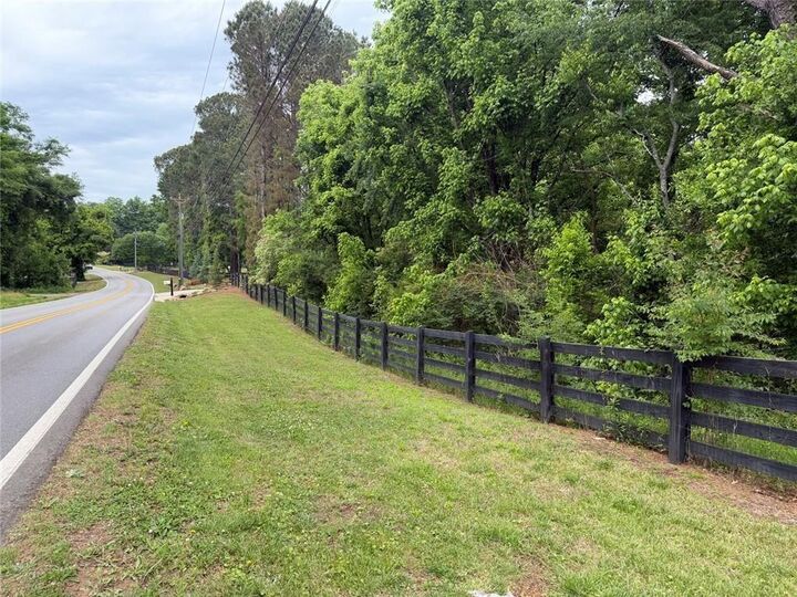 Property Photo:  565 Avery Road  GA 30115 