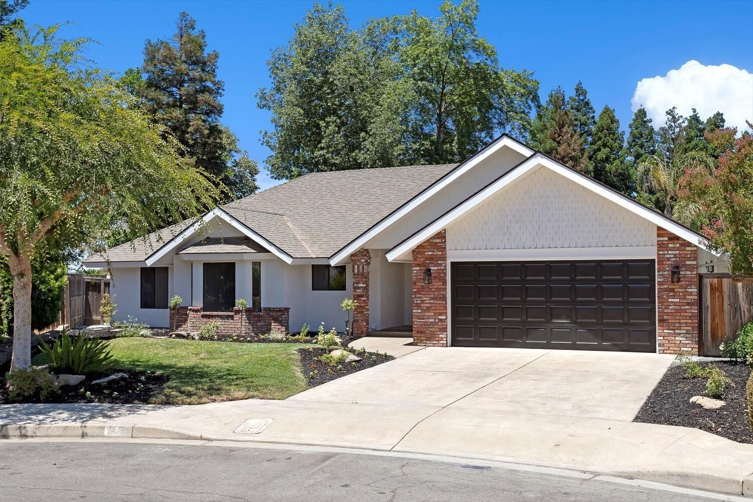 Property Photo:  368 E Finch Court  CA 93730 