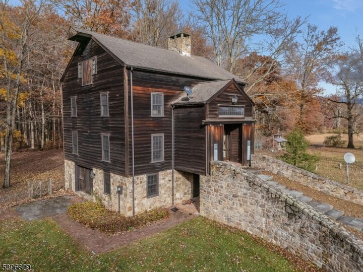 Property Photo:  140 Driftway East  NJ 08827 