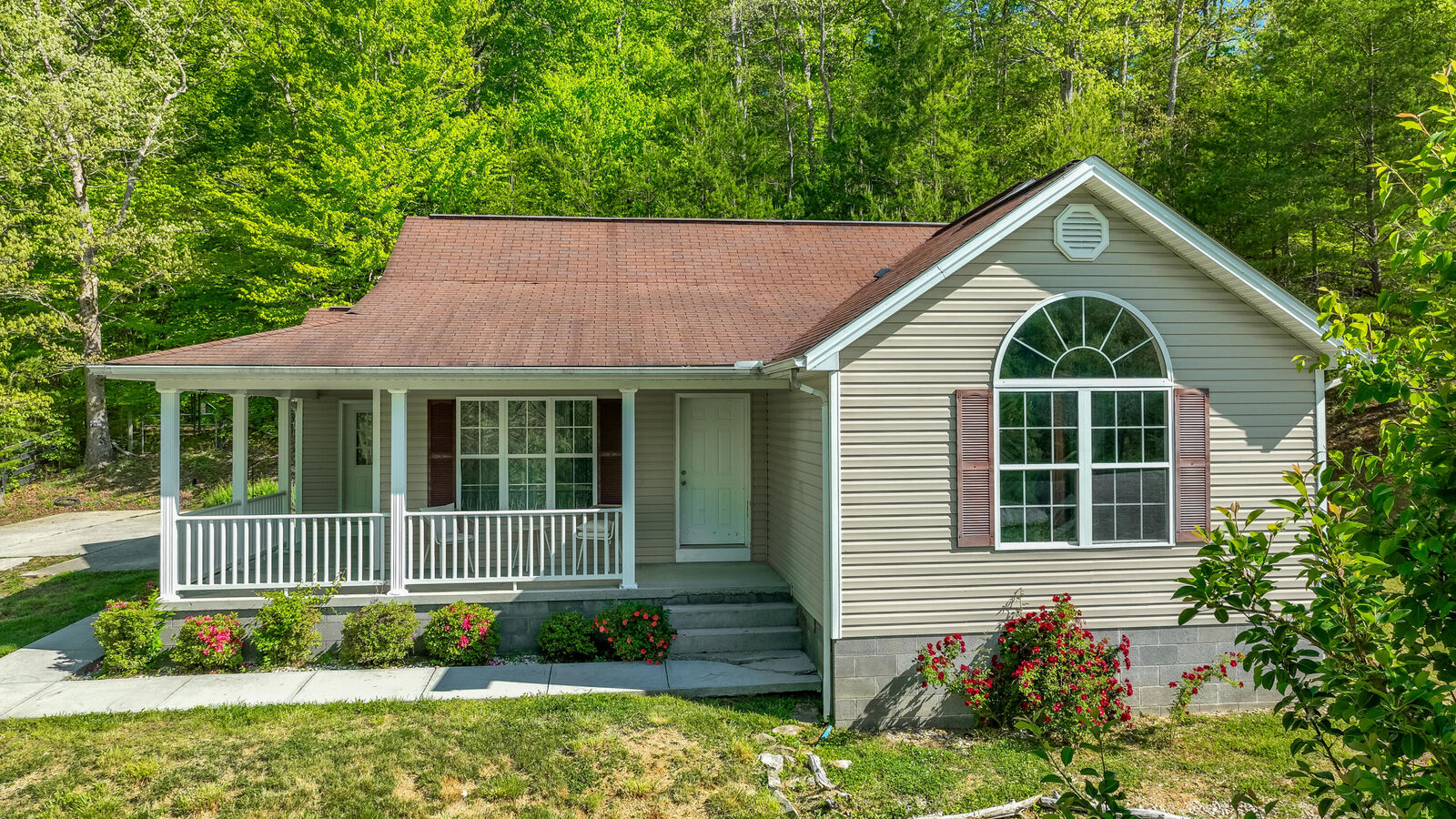 Property Photo:  6111 N Wilderness Road  KY 40456 