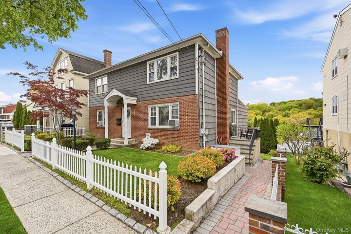 Property Photo:  85 Bennett Avenue 2  NY 10701 
