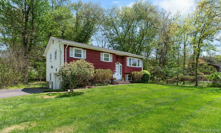 Property Photo:  4 Brentwood Drive  NY 10956 