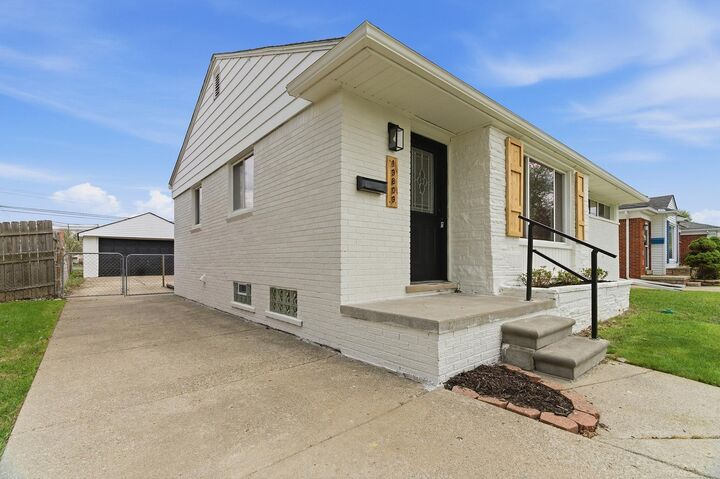 Property Photo:  19809 Shady Lane Avenue  MI 48080 