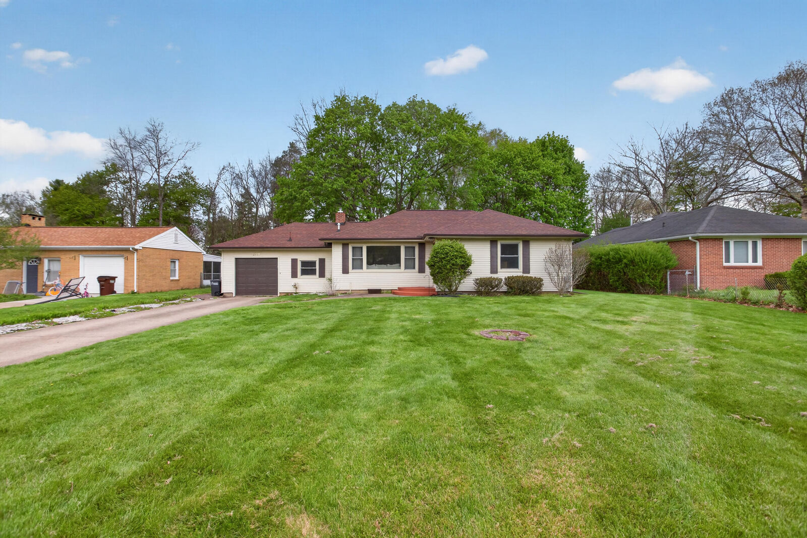 Property Photo:  1249 Levant Street  MI 49203 