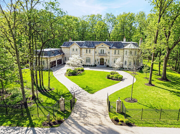 Property Photo:  