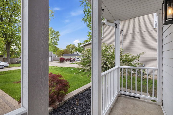 Property Photo:  150 Wilson Way  IL 60177 