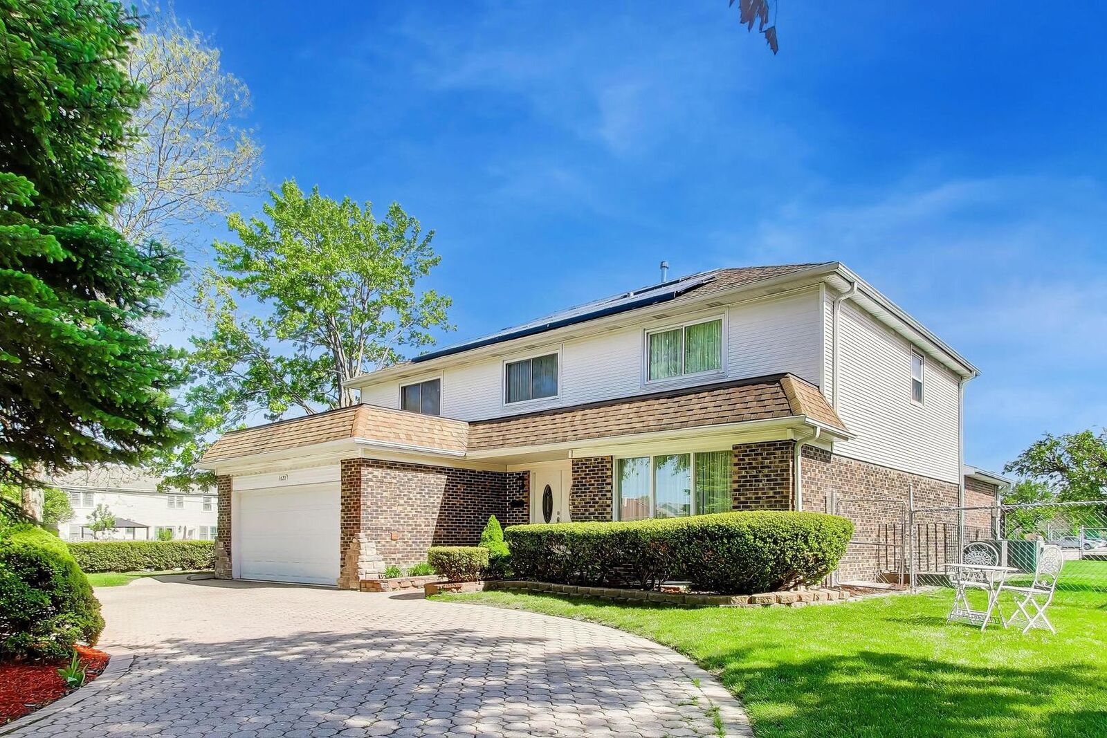 Property Photo: 1631 E Greenwood Drive IL 60056