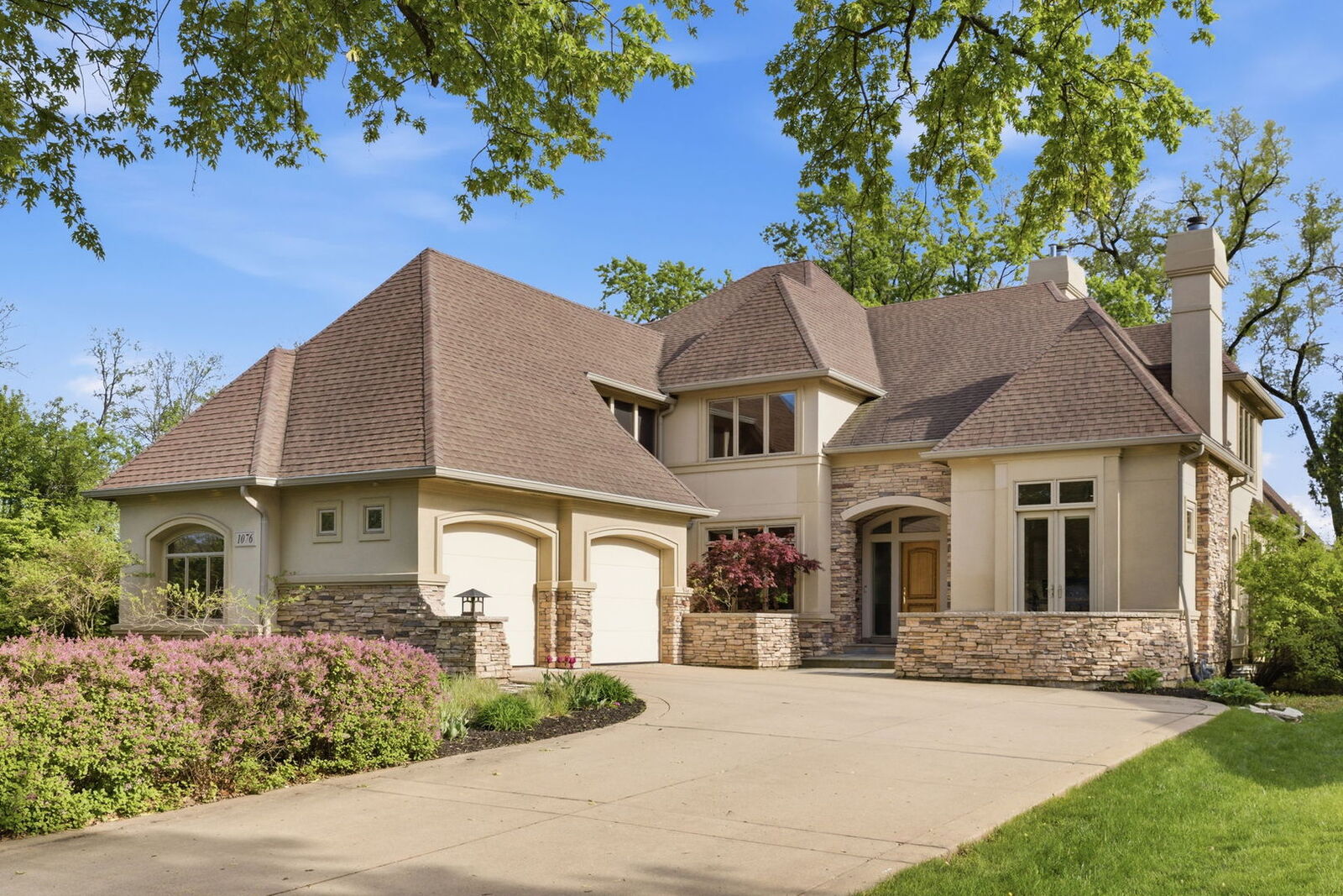 Property Photo: 1076 Prairie Avenue IL 60540