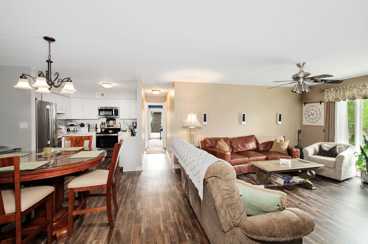 Property Photo: 1408 S New Wilke Road 2-B IL 60005
