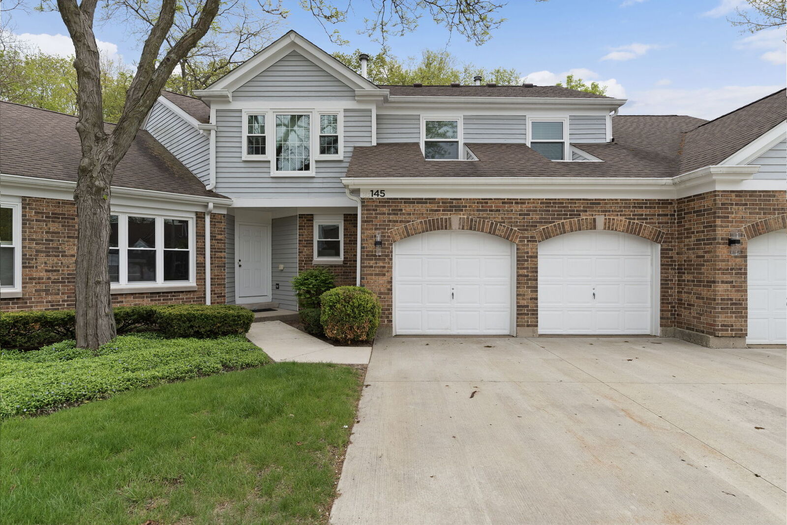 Property Photo:  145 Willow Parkway  IL 60089 