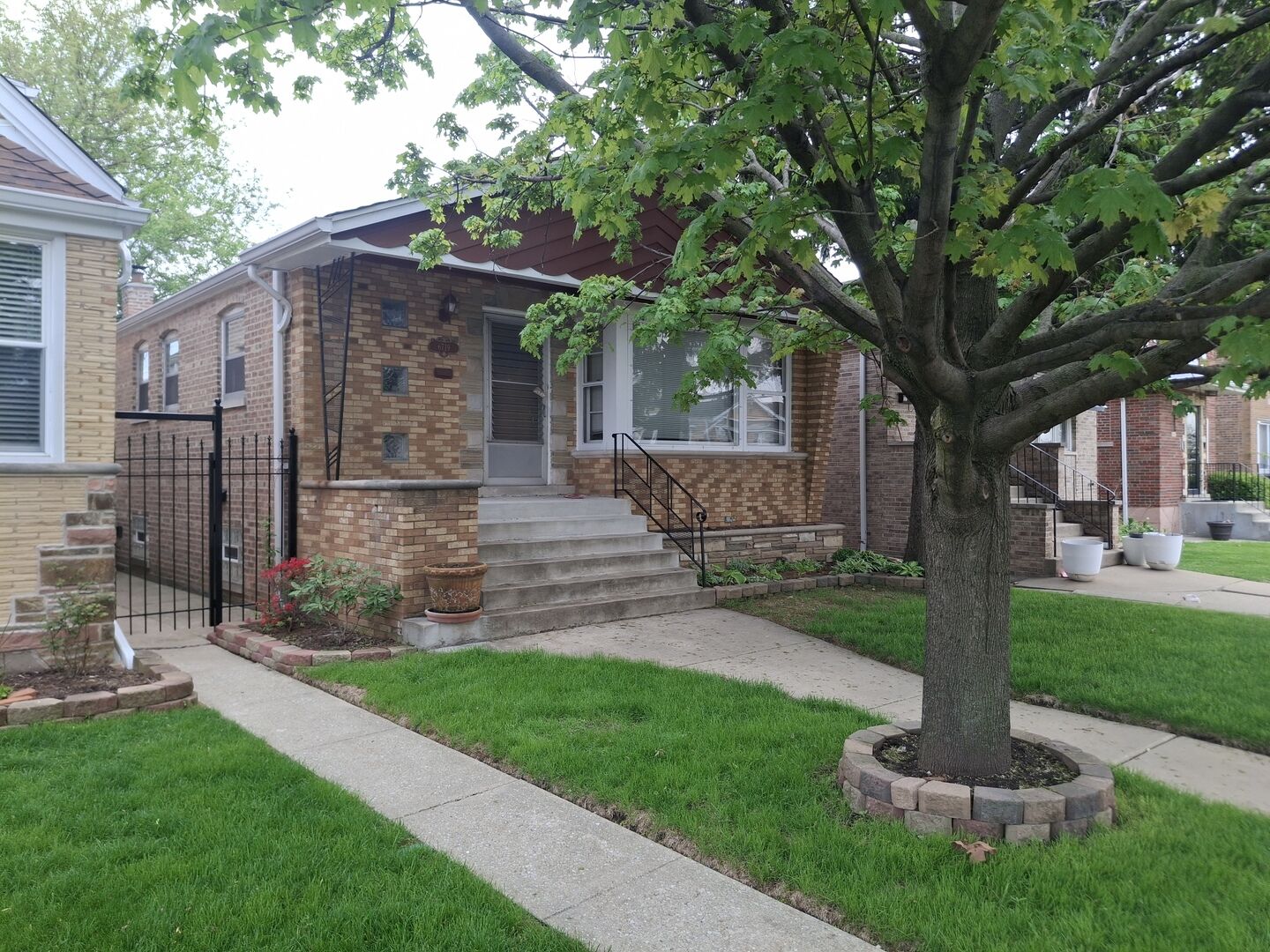 Property Photo:  