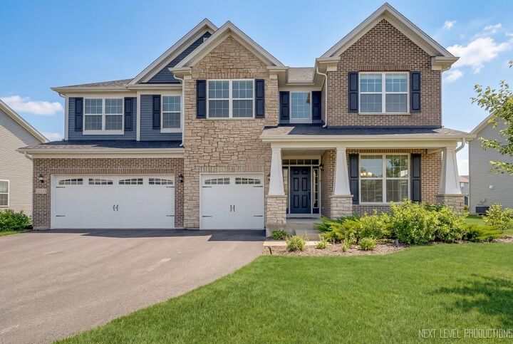 Property Photo: 12513 S Willowgate Lane IL 60585
