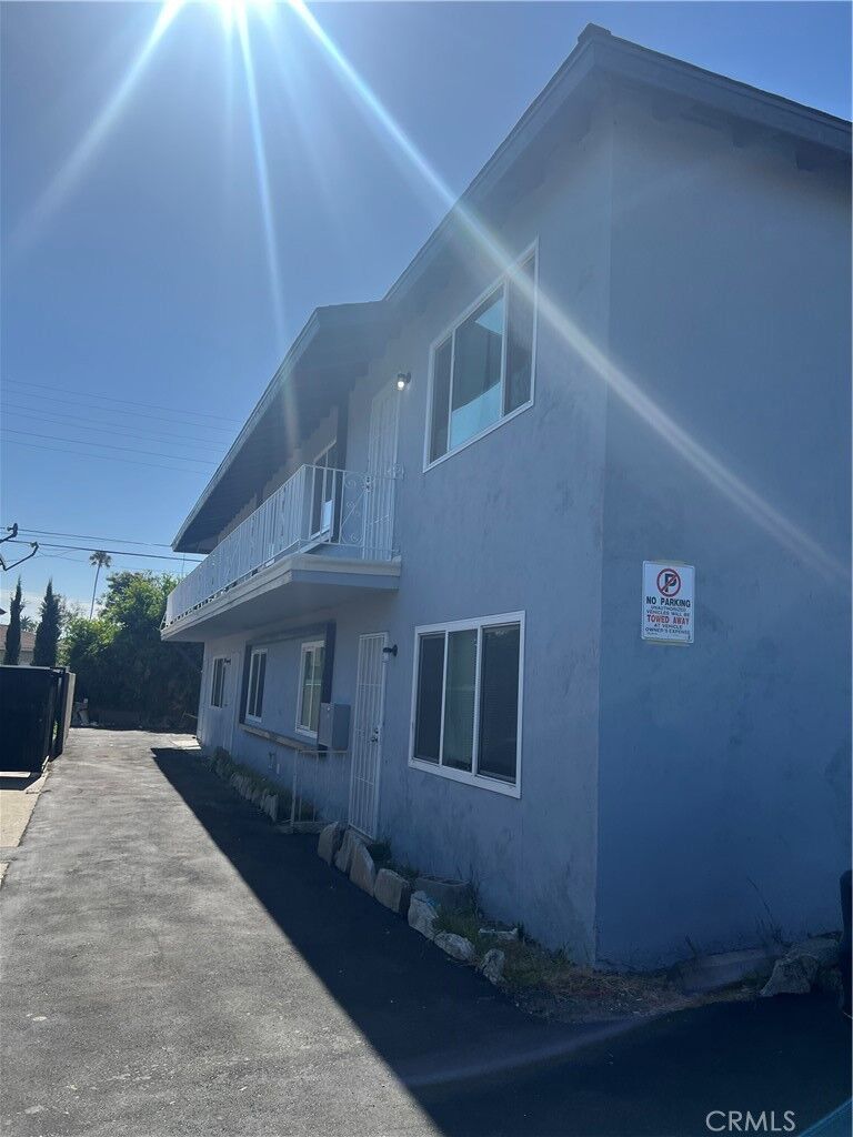 Property Photo:  5852 Orange Avenue 4  CA 90805 