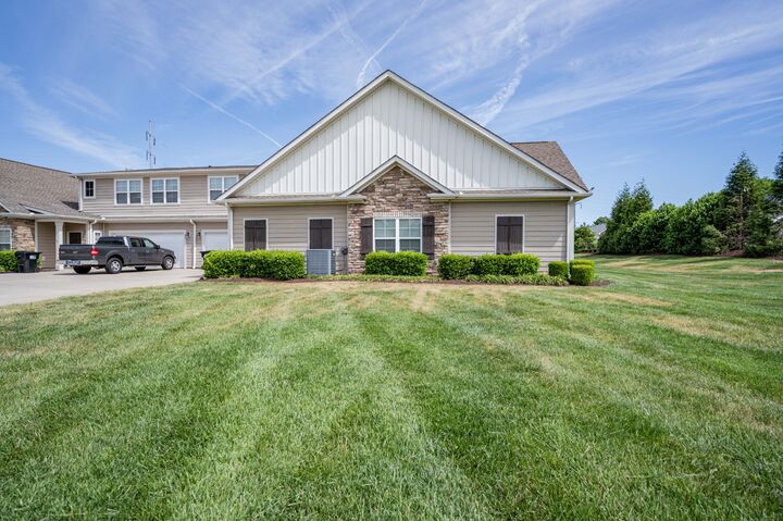 Property Photo:  2135 Stonecenter Ln  TN 37128 